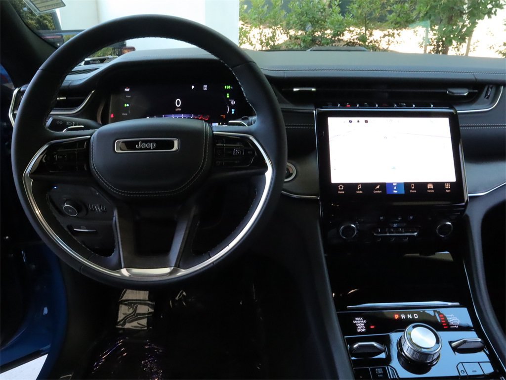 New 2023 Jeep Grand Cherokee Overland w/ Luxury Tech Group IV AWD/4WD image 8