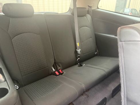 Used 2011 Chevrolet Traverse LT image 16