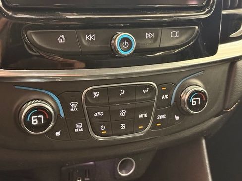 Used 2020 Chevrolet Traverse LT FWD image 16