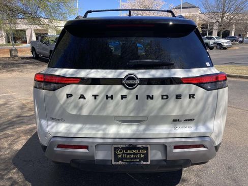 Used 2023 Nissan Pathfinder SL w/ Black Appearance Package image 3