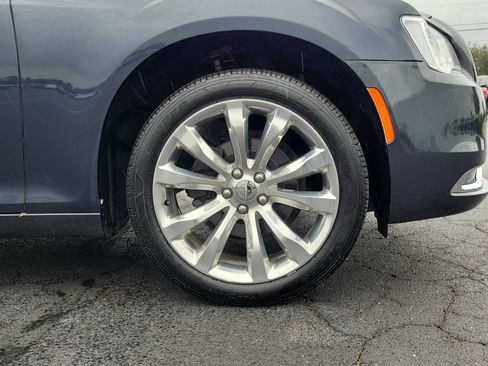 Used 2019 Chrysler 300 Limited RWD image 5