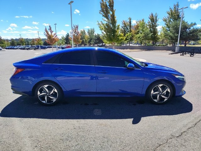 Used 2023 Hyundai Elantra Limited w/ Preferred Accessory Package FWD image 2