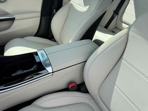 New 2025 Mercedes-Benz C 300 4MATIC Sedan image 24