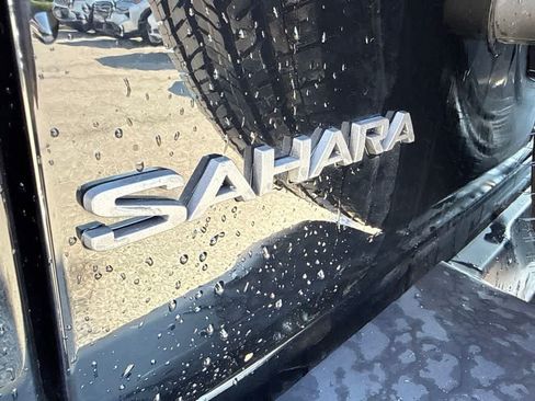 Used 2026 Jeep Wrangler Unlimited Sahara AWD/4WD image 13