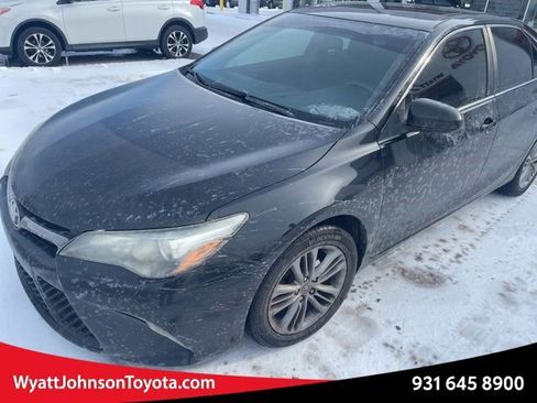 Used 2016 Toyota Camry SE image 1