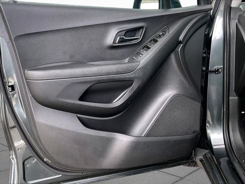 Used 2020 Chevrolet Trax LS FWD image 21