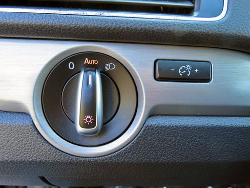 Used 2014 Volkswagen Passat 1.8T SE image 28