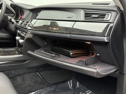 Used 2011 BMW 750i image 38