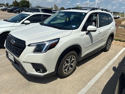 Used 2022 Subaru Forester Premium w/ Popular Package #2 AWD/4WD image 4
