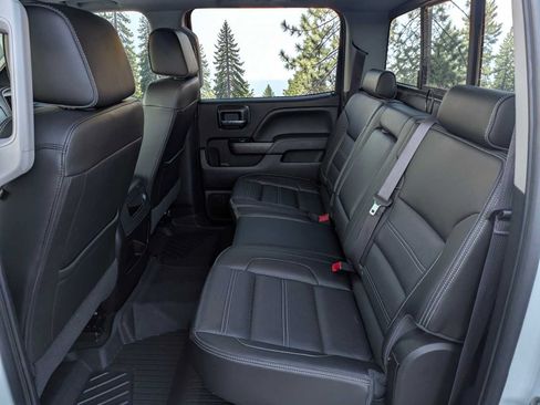 Used 2017 GMC Sierra 2500 Denali w/ Suspension Package, Off-Road AWD/4WD image 15