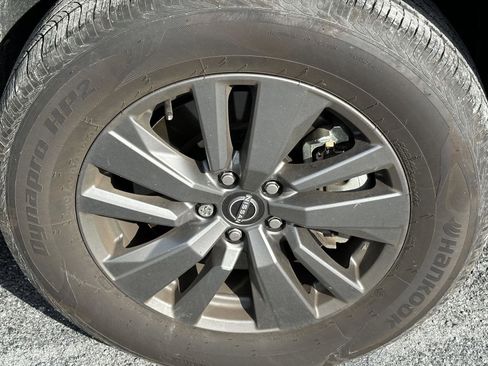 Used 2025 Nissan Pathfinder S AWD/4WD image 10