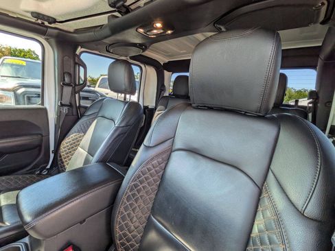 Used 2022 Jeep Gladiator High Altitude AWD/4WD image 13