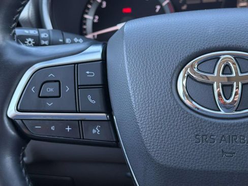 Used 2021 Toyota Highlander Platinum FWD image 12