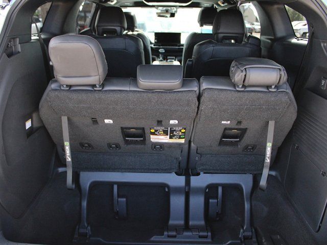 Used 2026 Toyota Sienna Platinum AWD/4WD image 17