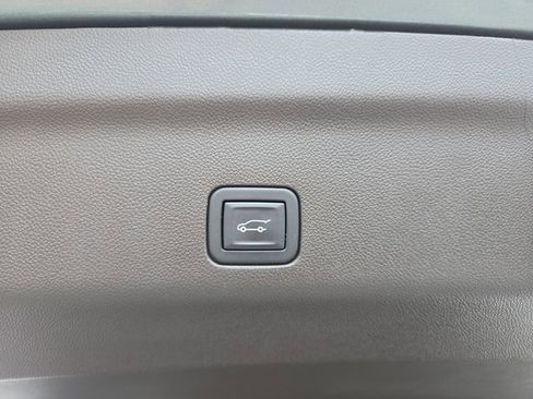 Used 2024 GMC Yukon XL Denali AWD/4WD image 35