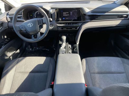 Used 2025 Toyota Camry LE image 40
