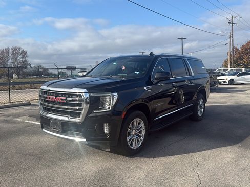 Used 2023 GMC Yukon XL SLT w/ SLT Luxury Package image 2