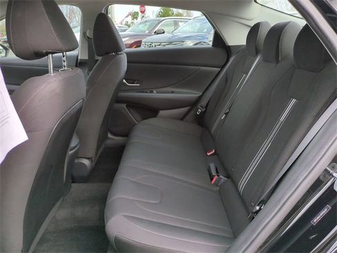Used 2022 Hyundai Elantra SEL image 13