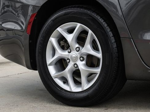 Used 2018 Chrysler Pacifica Touring-L Plus w/ Advanced Safetytec Group FWD image 61