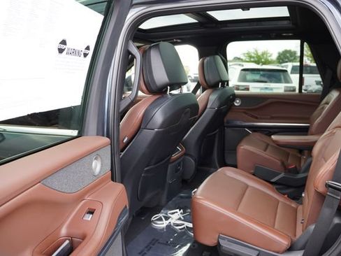 Used 2025 Lincoln Navigator Reserve AWD/4WD image 17
