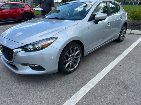 Used 2018 MAZDA MAZDA3 Touring FWD image 1