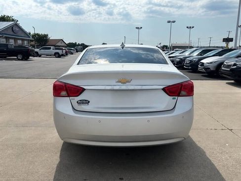 Used 2015 Chevrolet Impala LT w/ Power and Light Package FWD image 4