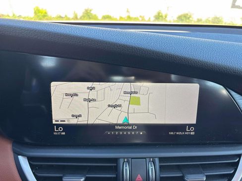 Used 2017 Alfa Romeo Giulia AWD image 18