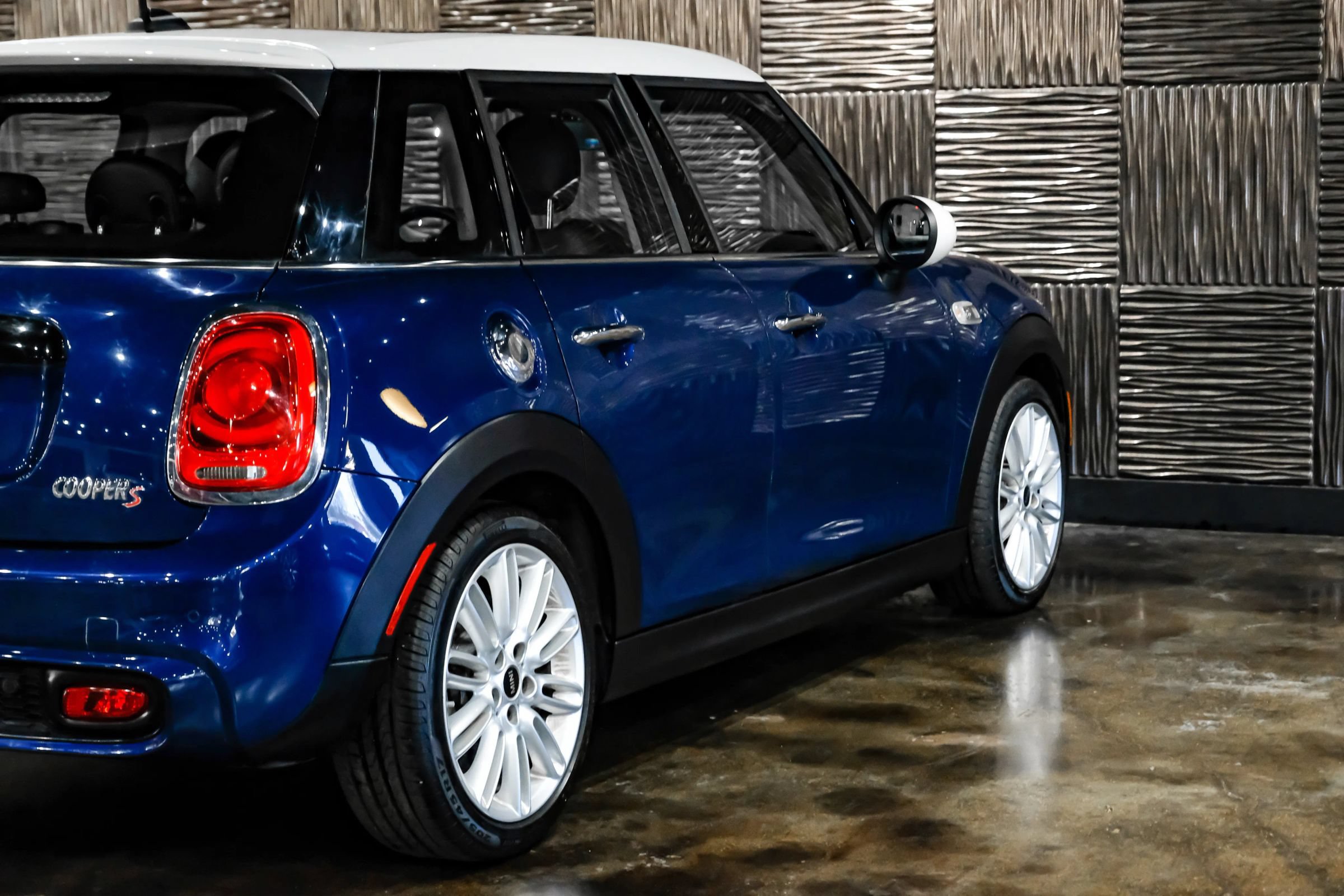 Used 2018 MINI Cooper S w/ Premium Package FWD image 14