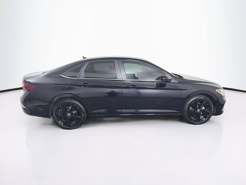 Used 2025 Volkswagen Jetta SE FWD image 10