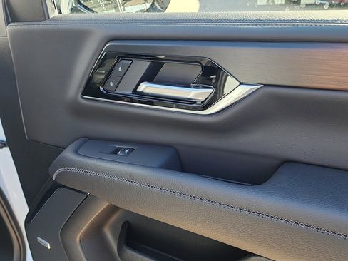 New 2026 GMC Yukon XL Denali image 43