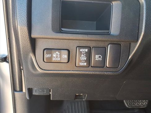 Used 2019 Toyota Tacoma TRD Sport AWD/4WD image 17