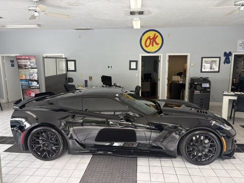 Used 2018 Chevrolet Corvette Z06 RWD image 1