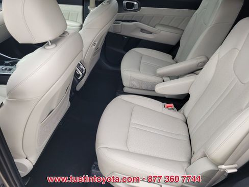 Used 2023 Kia Sorento SX Prestige w/ Panoramic Sunroof Package AWD/4WD image 11
