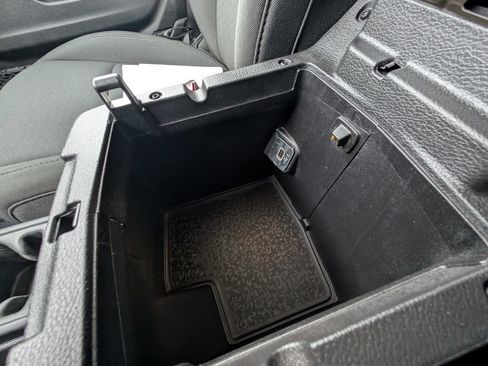 Used 2023 Jeep Wrangler Sahara image 31