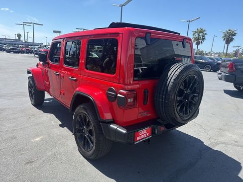 Certified 2025 Jeep Wrangler Unlimited Sahara w/ Safety Group AWD/4WD image 5