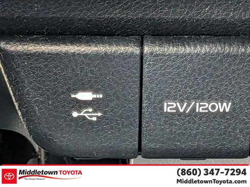 Used 2018 Toyota Camry SE w/ Moonroof Package FWD image 25