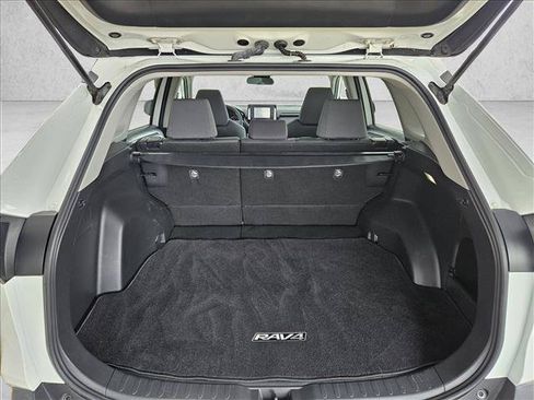 Used 2022 Toyota RAV4 XLE w/ Carpet Mat Package (TMS) AWD/4WD image 19