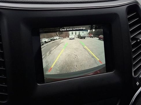 Used 2021 Jeep Cherokee Latitude Plus w/ Sun & Sound Group image 19