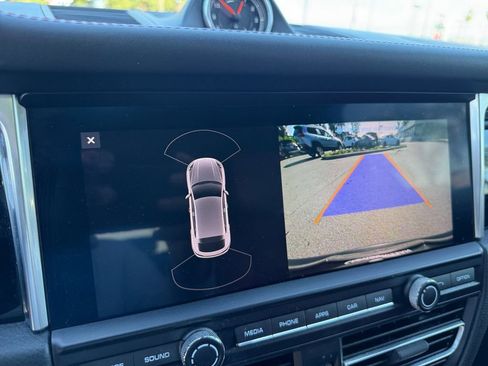Used 2021 Porsche Macan image 20