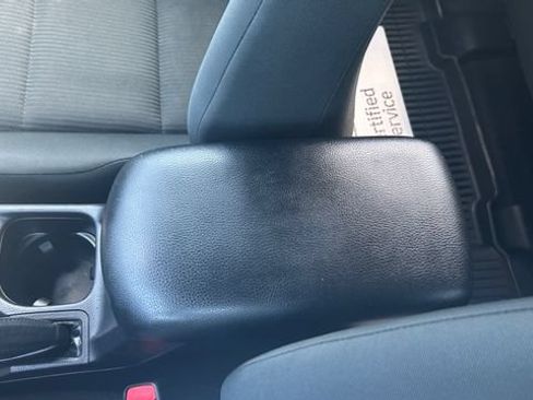 Used 2018 Toyota RAV4 LE AWD/4WD image 26