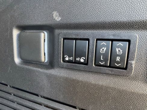 Used 2022 GMC Yukon Denali w/ Denali Premium Package image 35