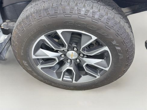 Used 2024 Chevrolet Silverado 1500 LT AWD/4WD image 11
