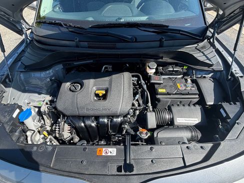 Used 2025 Kia Soul LX w/ LX Technology Package FWD image 32