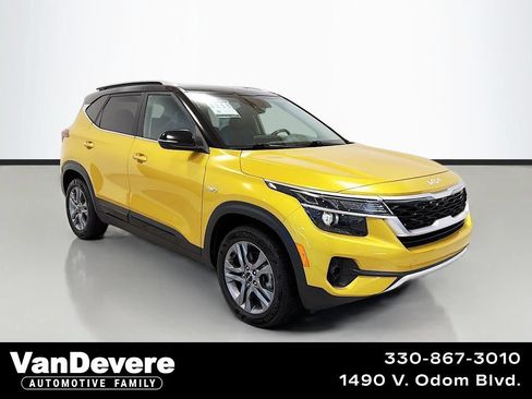 Used 2022 Kia Seltos S AWD/4WD image 1