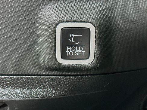 Used 2023 Jeep Grand Cherokee Altitude image 32