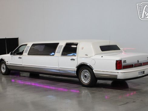 Used 1996 Lincoln Town Car Executive RWD image 30