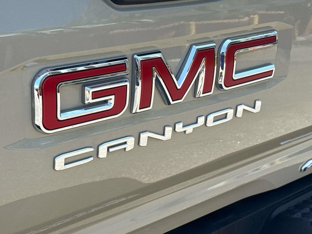 Used 2023 GMC Canyon AT4 AWD/4WD image 7