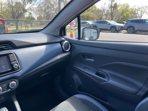 Used 2025 Nissan Versa SV image 33