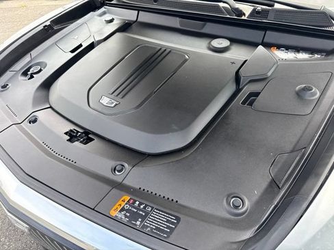 Used 2024 Cadillac Lyriq Luxury w/ LPO, Floor Liner Package AWD/4WD image 31
