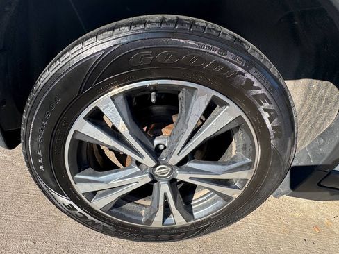 Used 2018 Nissan Rogue SL w/ Premium Package AWD/4WD image 26